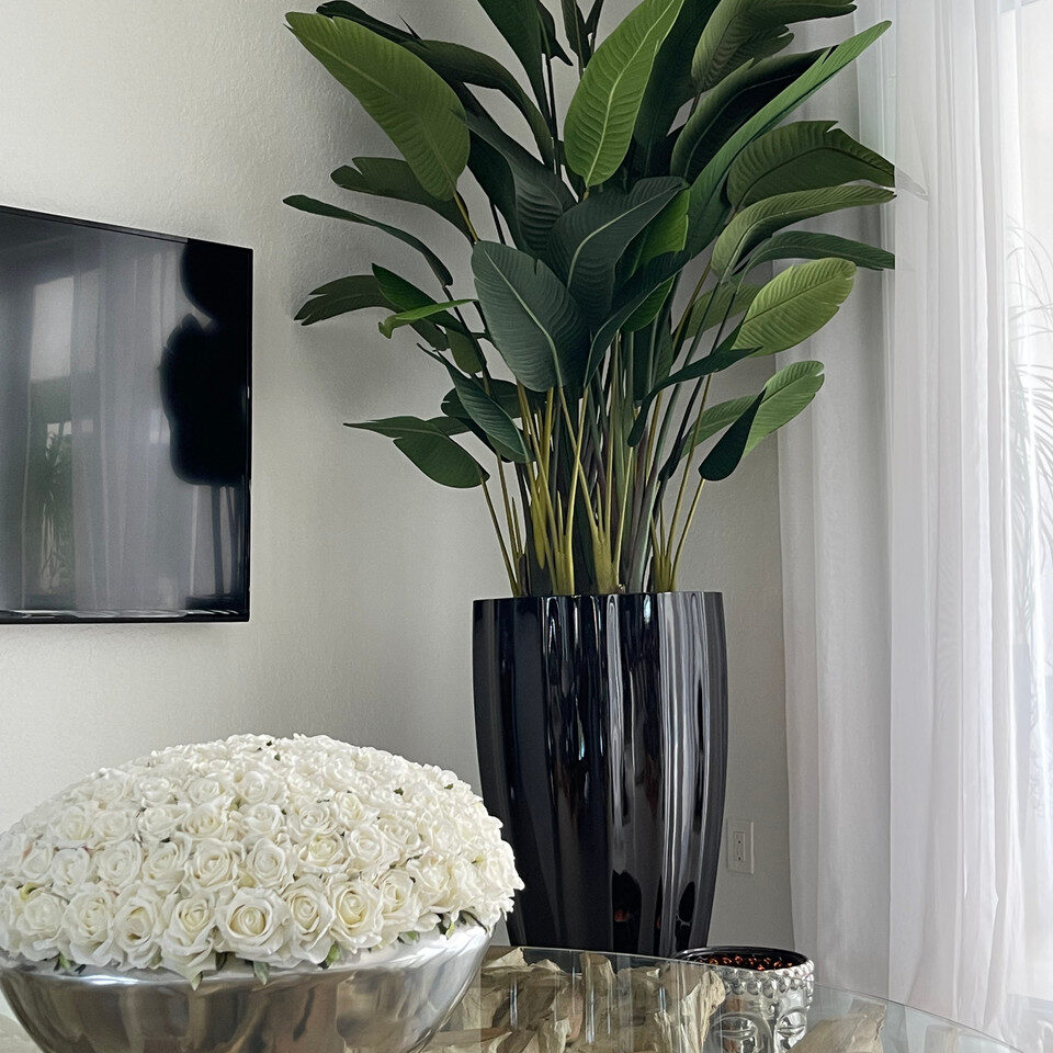 San Jose Fluted Planter in Glossy Black with Birds of Paradise CFA